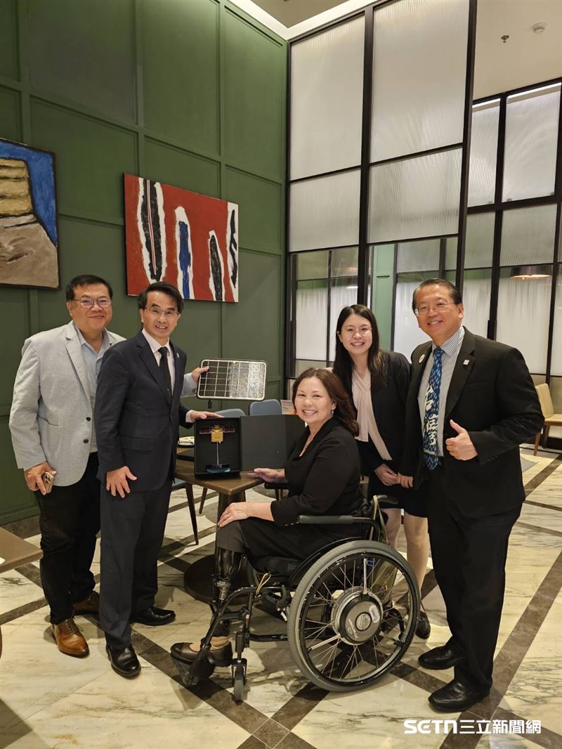 達克沃絲訪台不僅拜會總統賴清德、副總統蕭美琴,還抽出私人時間與Hello Taiwan執行長江明信拜會數名我國各領域的佼佼者,包括:國家太空中心主任吳宗信教授、台灣新東向全球產學研聯盟協進會執行長陳孝昌博士和陳虹宇律師等。(圖/受訪者提供)