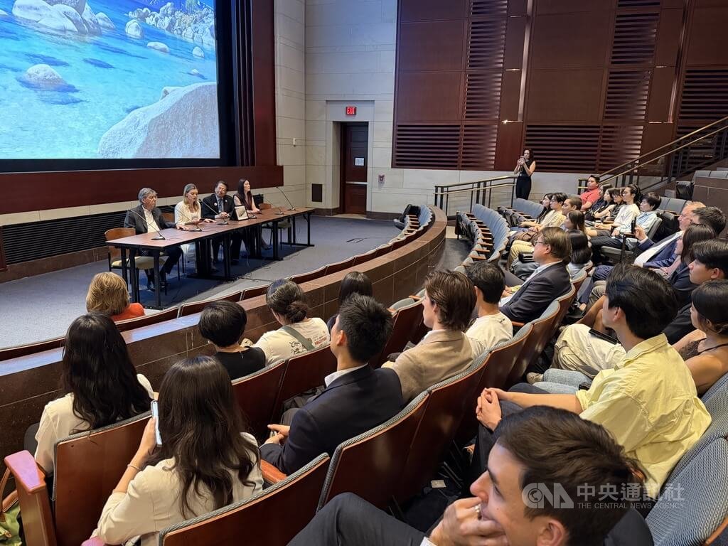 [中央社] 六四週年華府放映「看不見的國家」　美議員現身挺台